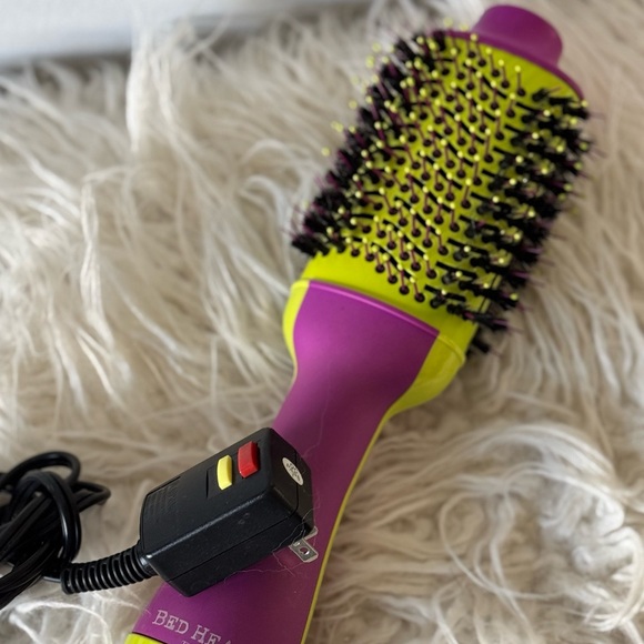 BEDHEAD by TIGI One-Step Hair Dryer and Volumizer Hot Air Brush - Picture 4 of 10